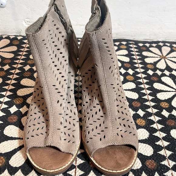 TOMS MAJORCA PEEP TOE BOOTIES WOMENS size 7.5 - Picture 1 of 5